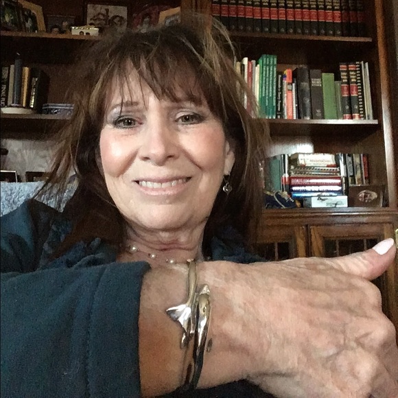 Meet your Posher, Debi - Picture 2 of 12